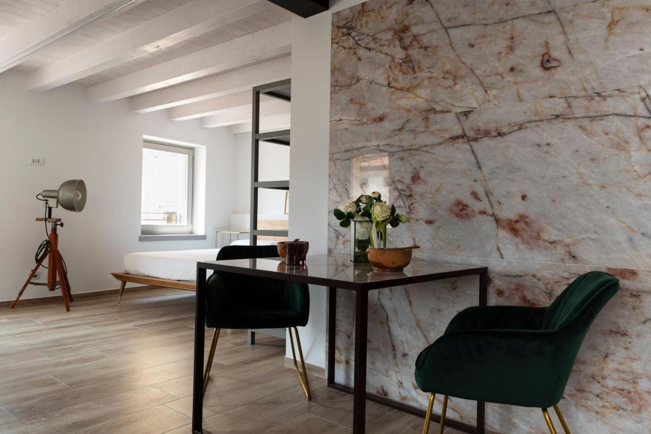 Absentia 1763 Garda Boutique Home - Lake Front Brenzone sul Garda Εξωτερικό φωτογραφία